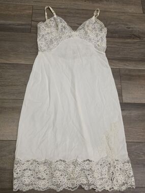 Vtg 1960s/70s Formfit Rogers Ivory Nylon Tricot Full Slip - Lace Bodice & Hem 34